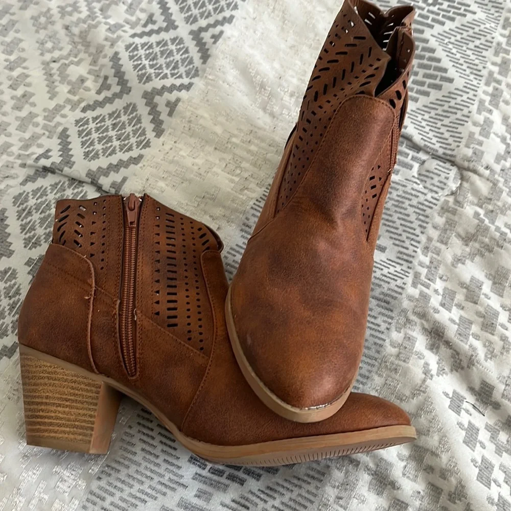 new! booties. - Picture 1 of 1
